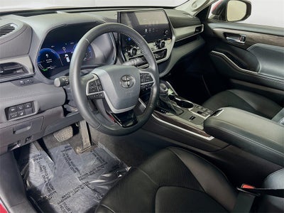 2023 Toyota Highlander Hybrid Platinum