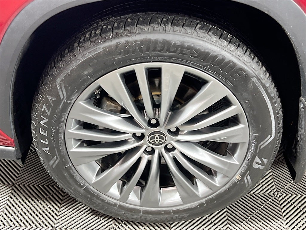 2023 Toyota Highlander Hybrid Platinum