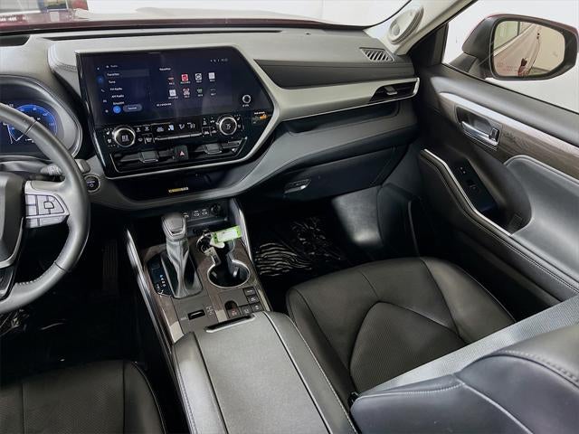 2023 Toyota Highlander Hybrid Platinum