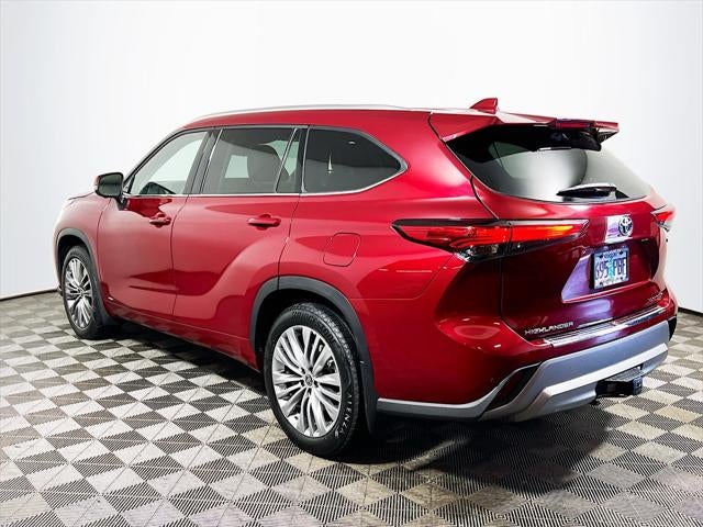 2023 Toyota Highlander Hybrid Platinum