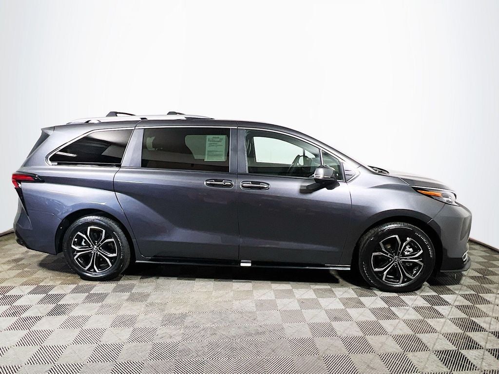 2025 Toyota Sienna Platinum 7 Passenger