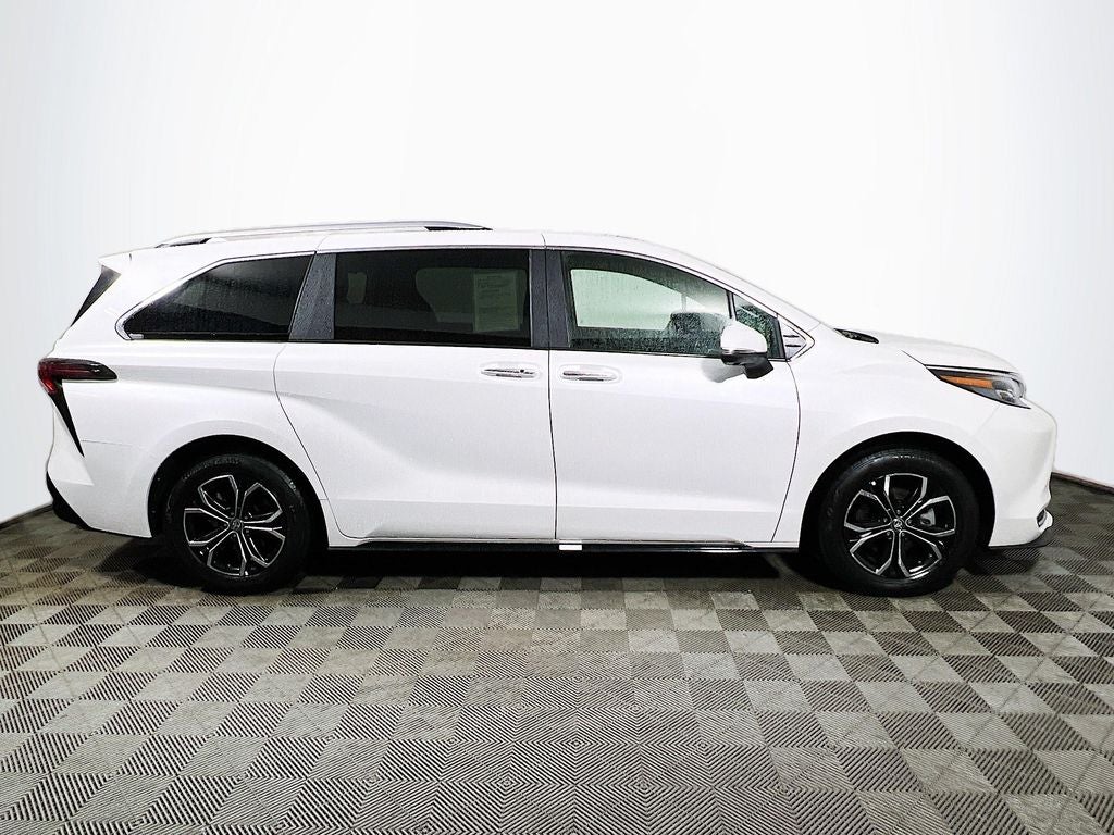 2025 Toyota Sienna Platinum 7 Passenger