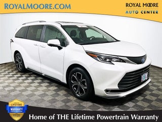 2025 Toyota Sienna Platinum 7 Passenger