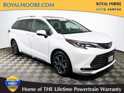 2025 Toyota Sienna Platinum 7 Passenger