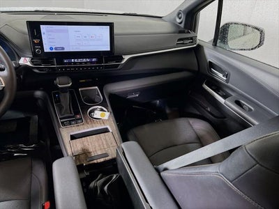 2025 Toyota Sienna Platinum 7 Passenger