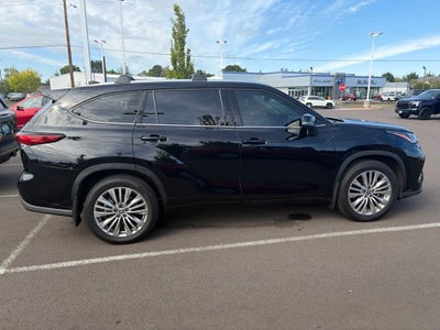 2023 Toyota Highlander Platinum