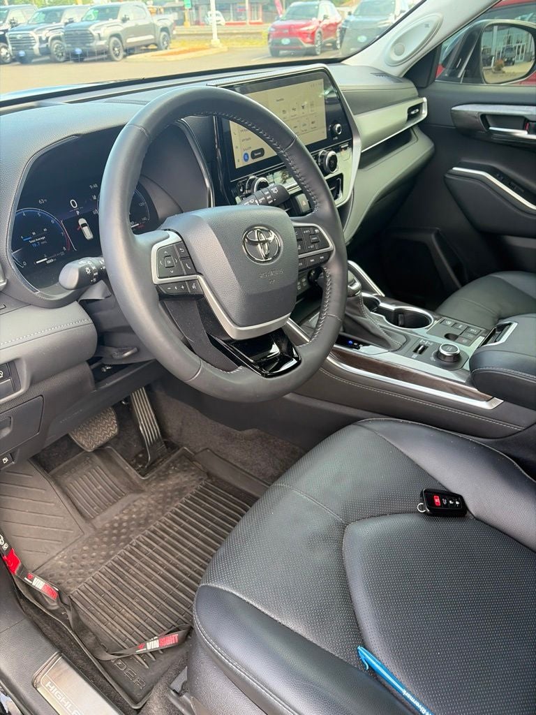 2023 Toyota Highlander Platinum