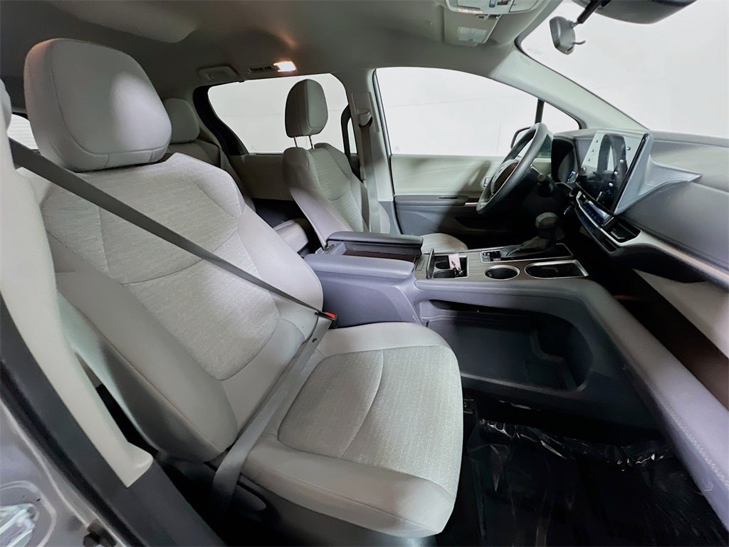 2024 Toyota Sienna LE 8 Passenger