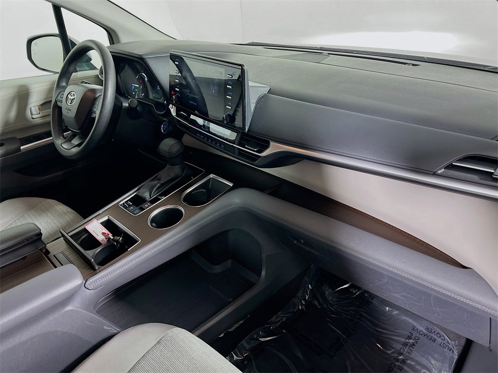 2024 Toyota Sienna LE 8 Passenger