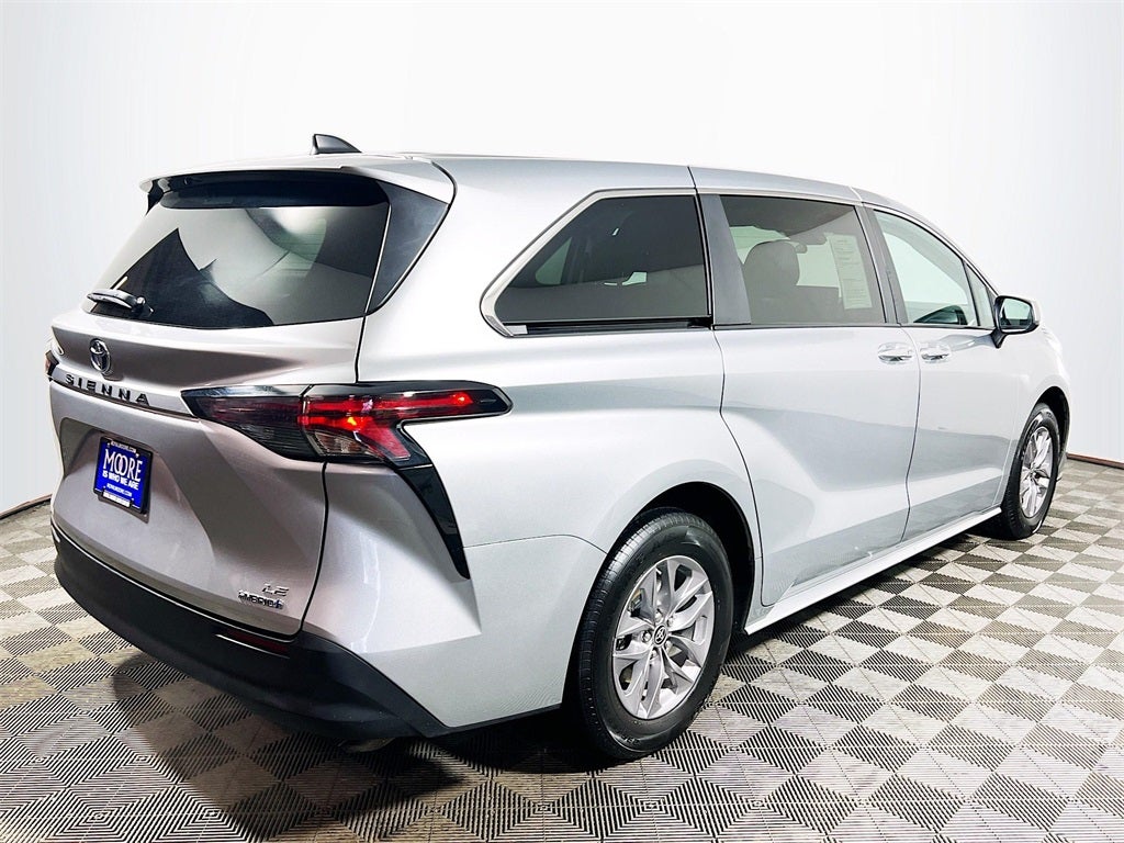 2024 Toyota Sienna LE 8 Passenger