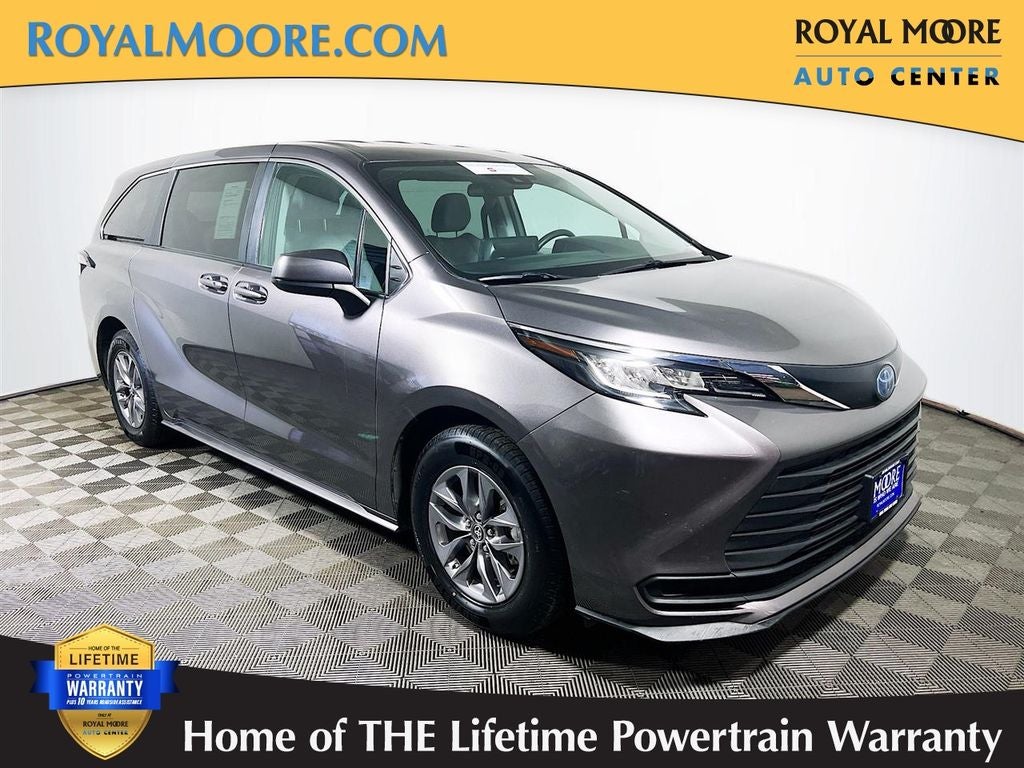 2023 Toyota Sienna LE 8 Passenger