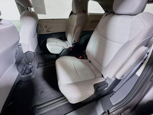 2023 Toyota Sienna LE 8 Passenger