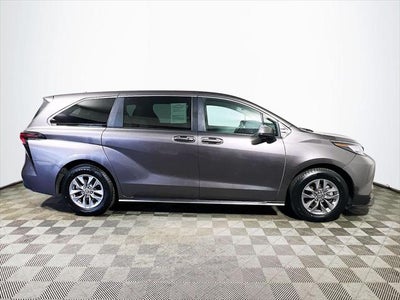 2023 Toyota Sienna LE 8 Passenger
