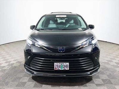 2025 Toyota Sienna LE 8 Passenger