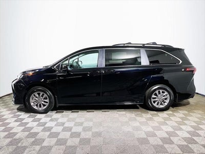 2025 Toyota Sienna LE 8 Passenger