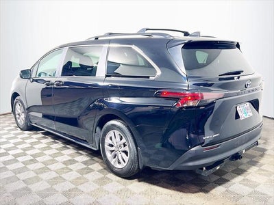 2025 Toyota Sienna LE 8 Passenger