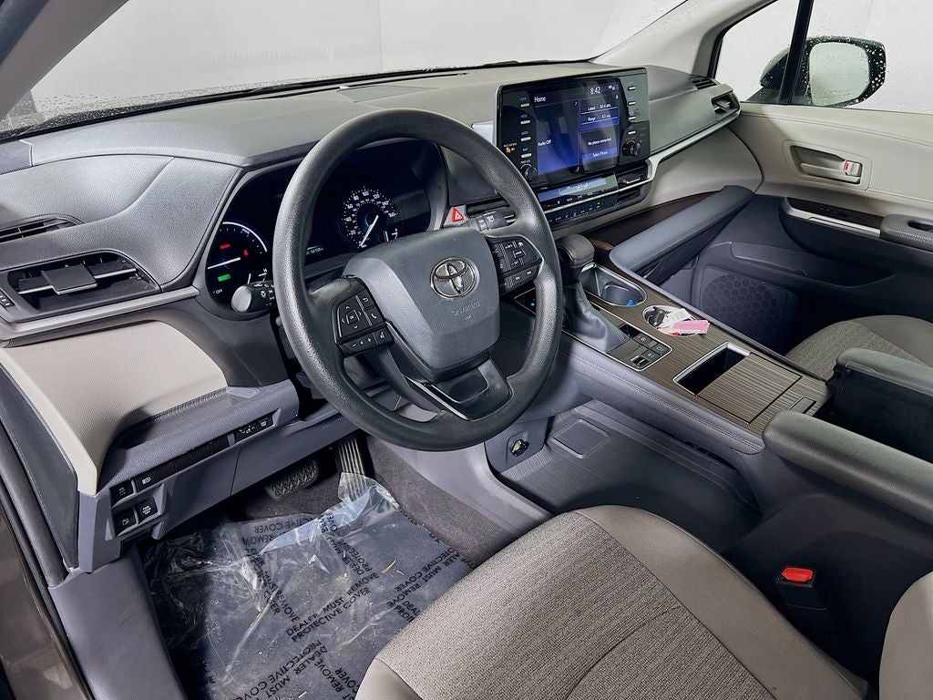 2022 Toyota Sienna LE 8 Passenger