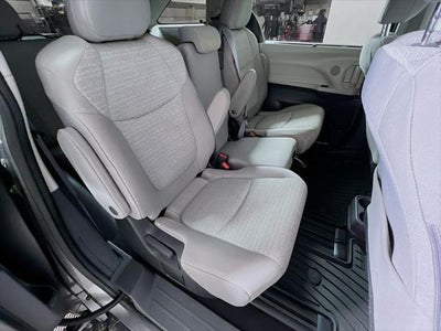 2022 Toyota Sienna LE 8 Passenger
