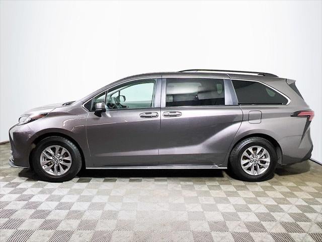 2022 Toyota Sienna LE 8 Passenger