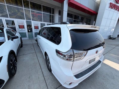 2013 Toyota Sienna SE 8 Passenger