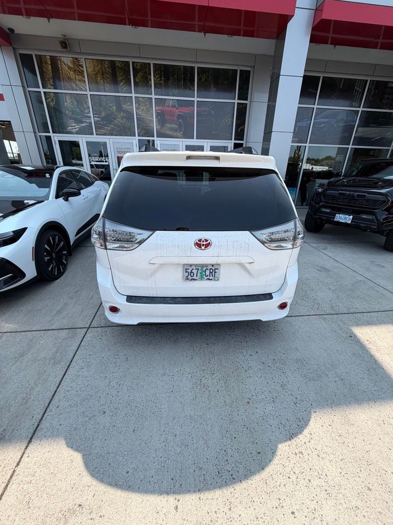 2013 Toyota Sienna SE 8 Passenger