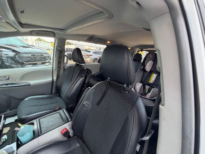 2013 Toyota Sienna SE 8 Passenger