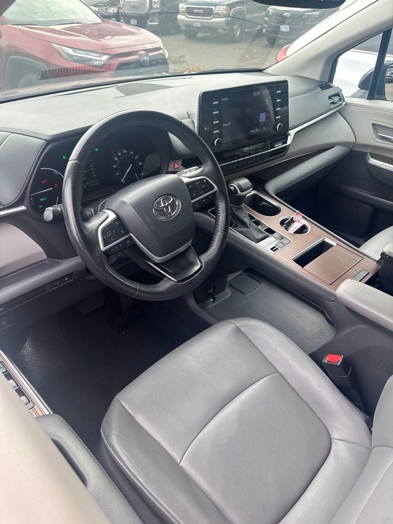 2024 Toyota Sienna XLE 8 Passenger