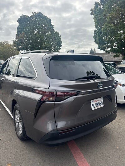 2024 Toyota Sienna XLE 8 Passenger