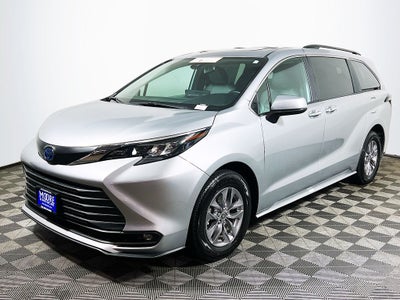 2025 Toyota Sienna XLE 8 Passenger