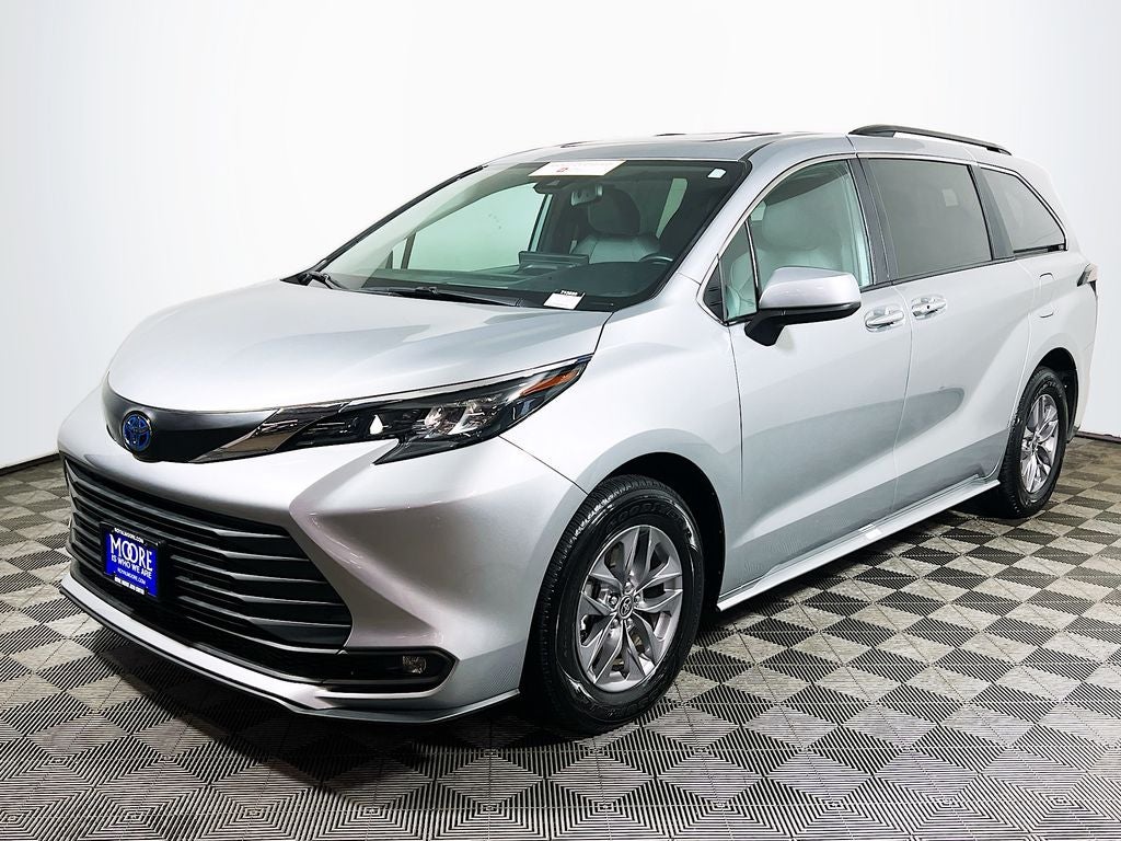 2025 Toyota Sienna XLE 8 Passenger