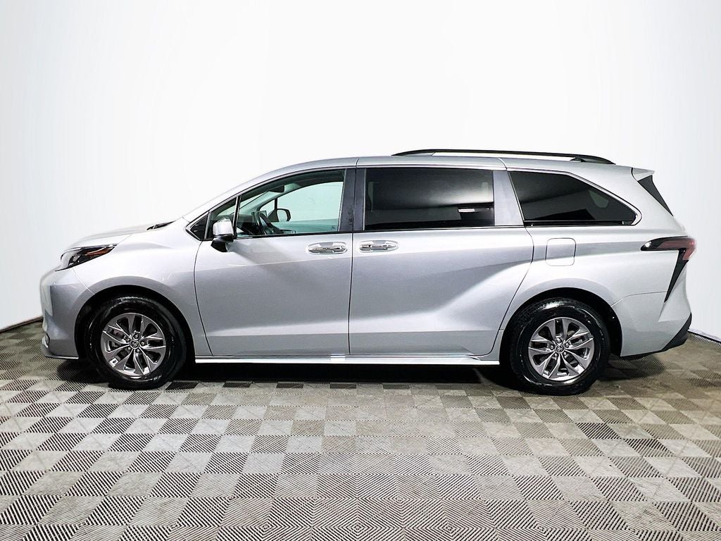 2025 Toyota Sienna XLE 8 Passenger