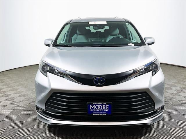 2025 Toyota Sienna XLE 8 Passenger