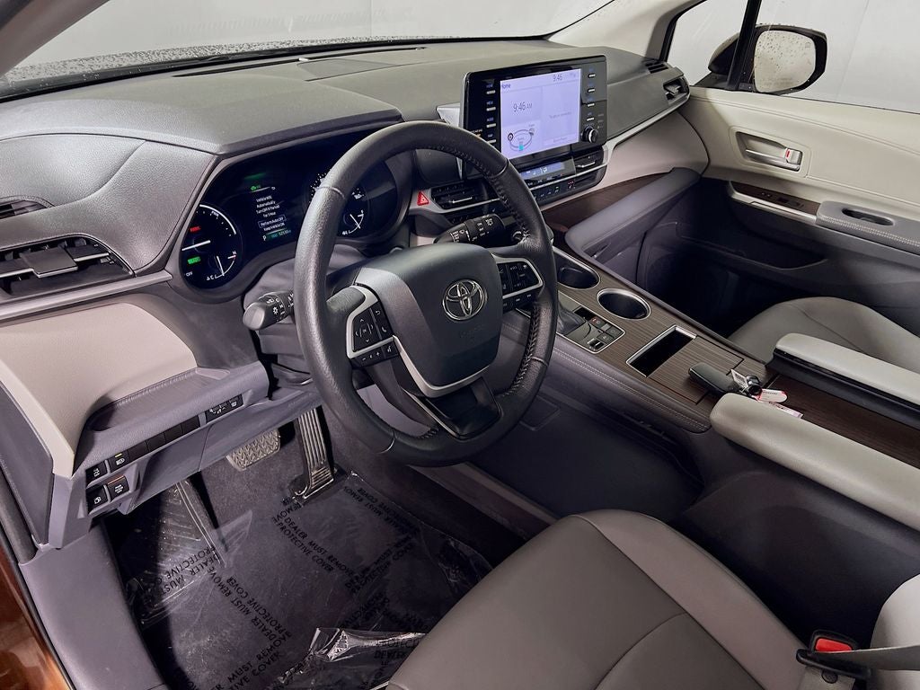 2022 Toyota Sienna XLE 8 Passenger
