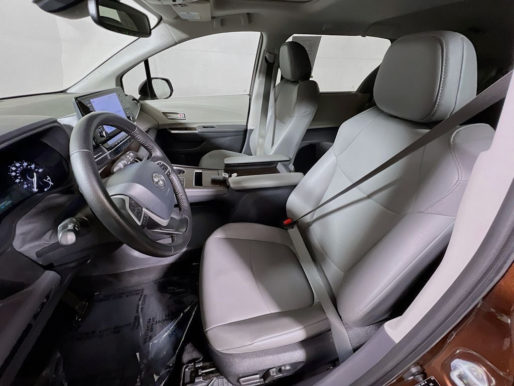 2022 Toyota Sienna XLE 8 Passenger