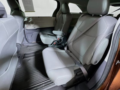 2022 Toyota Sienna XLE 8 Passenger