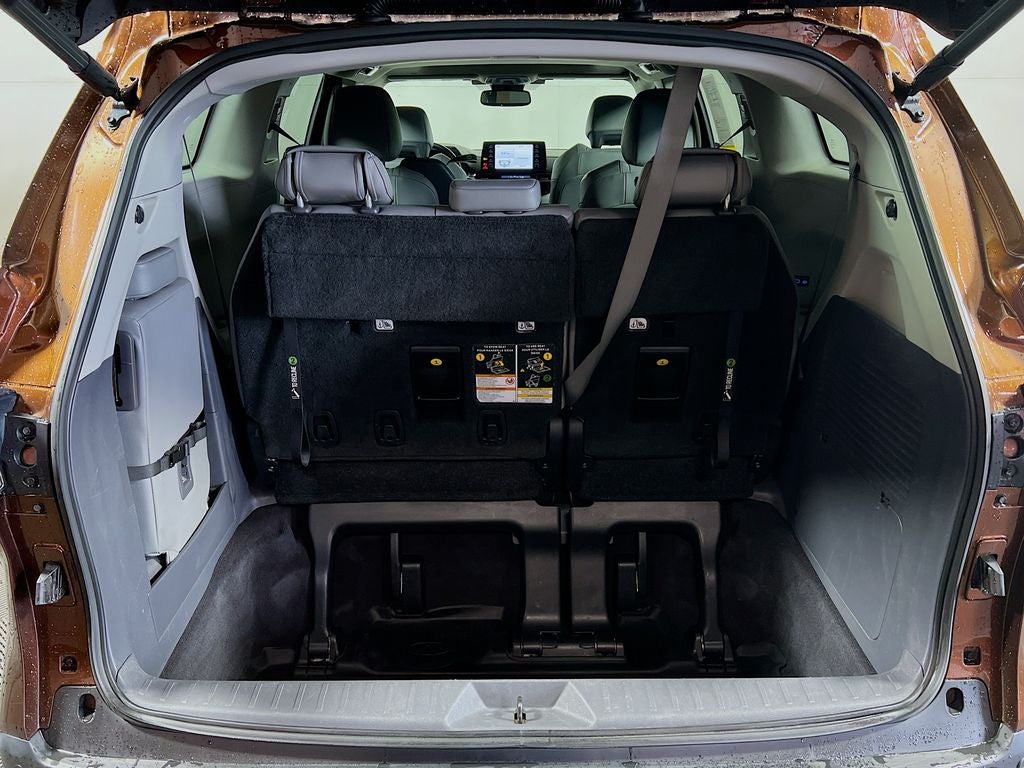 2022 Toyota Sienna XLE 8 Passenger