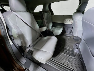 2022 Toyota Sienna XLE 8 Passenger