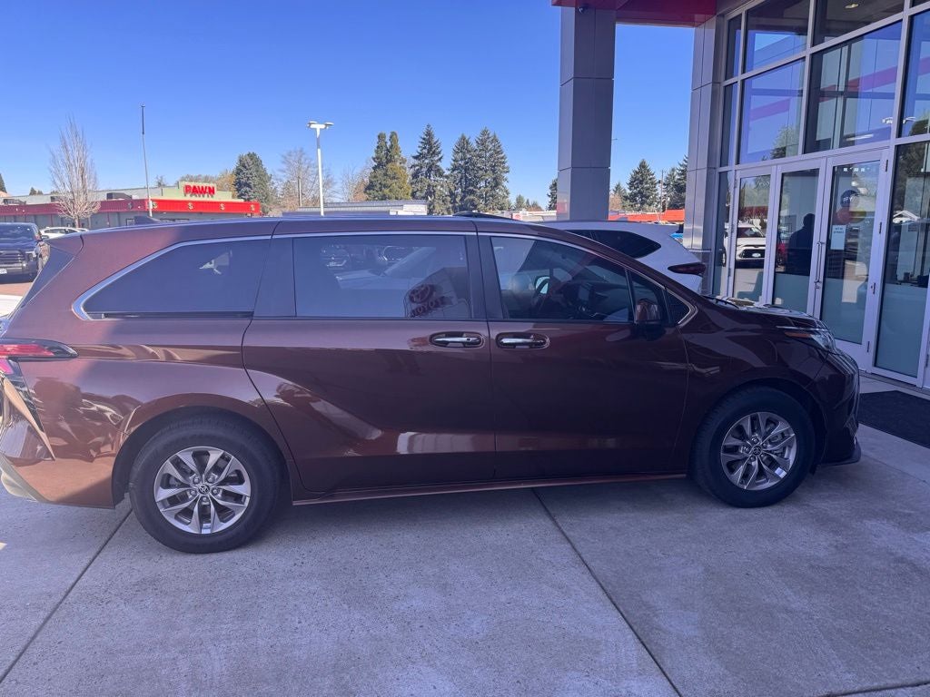 2022 Toyota Sienna XLE