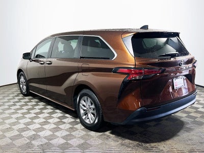 2022 Toyota Sienna XLE 8 Passenger