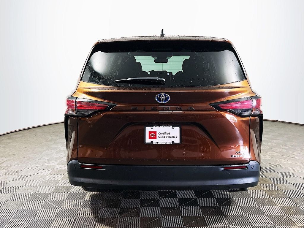2022 Toyota Sienna XLE 8 Passenger