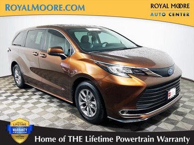 2022 Toyota Sienna XLE 8 Passenger