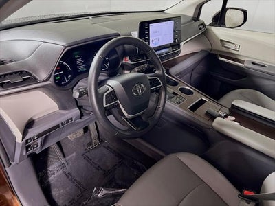 2022 Toyota Sienna XLE 8 Passenger