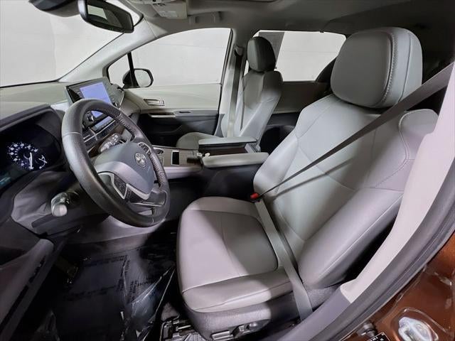 2022 Toyota Sienna XLE 8 Passenger