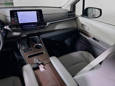 2022 Toyota Sienna XLE 8 Passenger