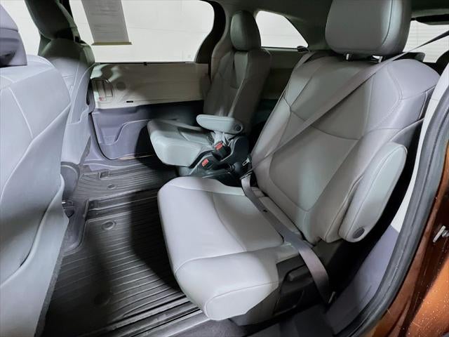 2022 Toyota Sienna XLE 8 Passenger