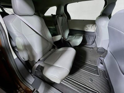 2022 Toyota Sienna XLE 8 Passenger
