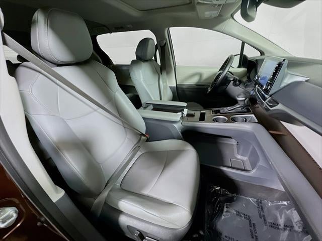 2022 Toyota Sienna XLE 8 Passenger