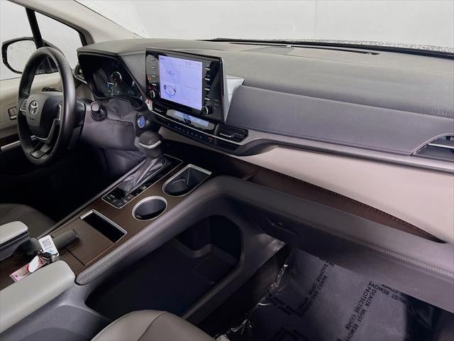2022 Toyota Sienna XLE 8 Passenger