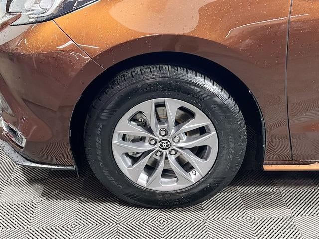 2022 Toyota Sienna XLE 8 Passenger