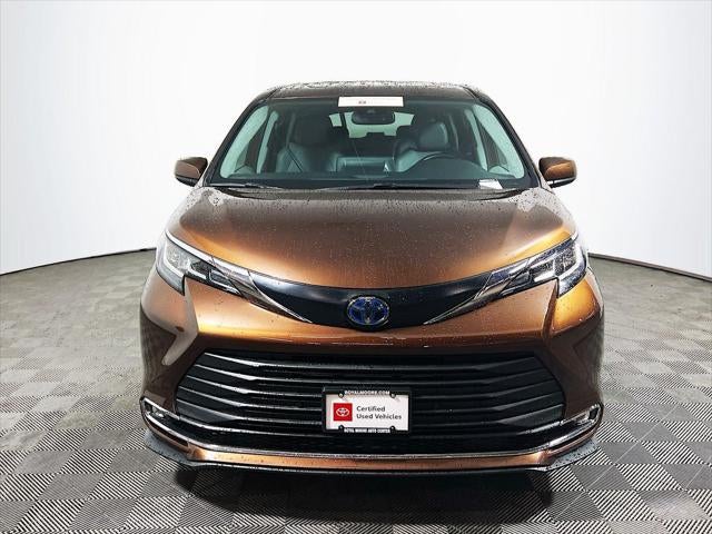 2022 Toyota Sienna XLE 8 Passenger